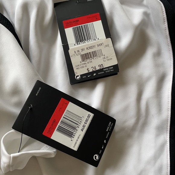 Nike Youth dry academy shirt and shorts set in Size L youth unisex BNWT - Picture 5 of 5